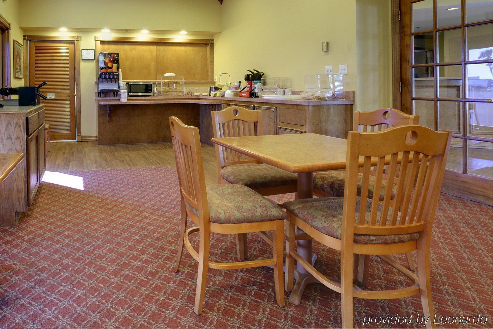 Days Inn By Wyndham Rockport Texas Ресторан фото